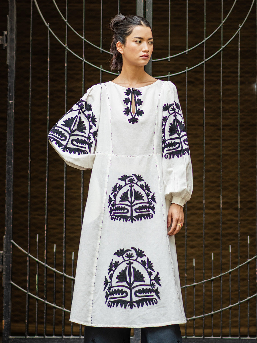 Janis Dress - Aari Emb Black | ジャニスドレス - アーリ エンブ ブラック