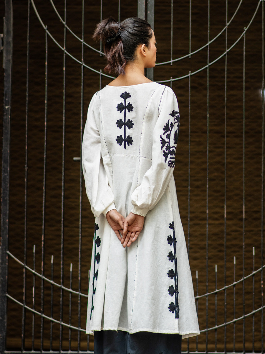 Janis Dress - Aari Emb Black | ジャニスドレス - アーリ エンブ ブラック