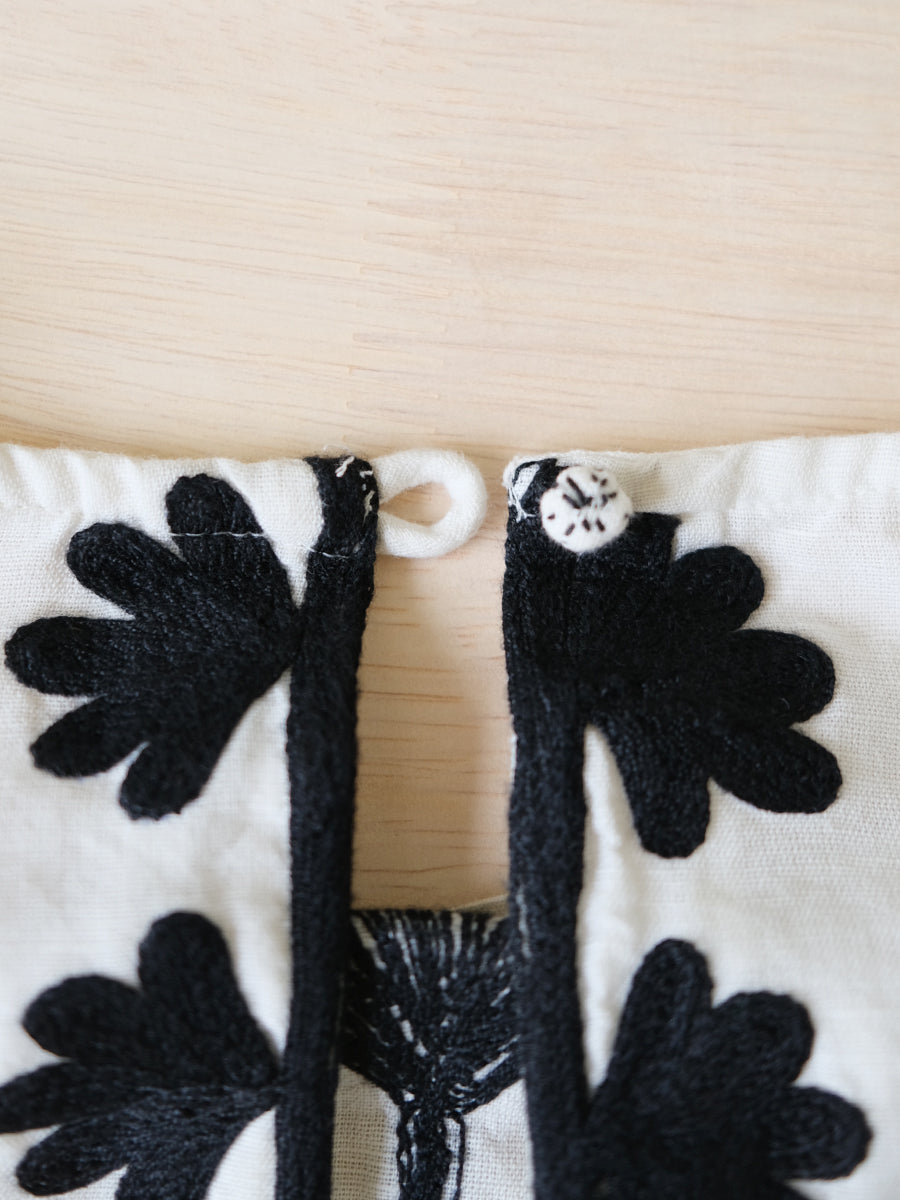 Janis Dress - Aari Emb Black | ジャニスドレス - アーリ エンブ ブラック